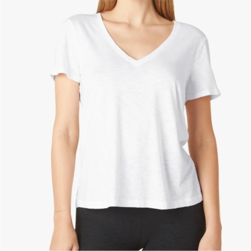 NWT Beyond Yoga V-neck Short Sleeve Tee Size XL Color White see pics 50% cotton